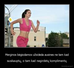 Merginos bėgiodamos užsideda ausines ne tam kad - susikauptų, o tam kad negirdėtų komplimentų
