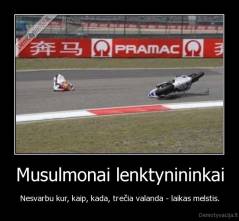 Musulmonai lenktynininkai - Nesvarbu kur, kaip, kada, trečia valanda - laikas melstis.