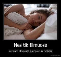 Nes tik filmuose - merginos atsibunda gražios ir su makiažu