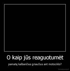 O kaip jūs reaguotumėt - pamatę kalbančius griaučius ant motociklo?