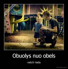 Obuolys nuo obels - netoli rieda