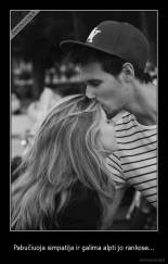 Pabučiuoja simpatija ir galima alpti jo rankose... - 