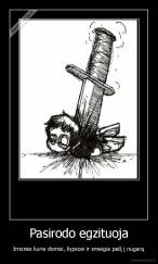 Pasirodo egzituoja - žmonės kurie domisi, šypsosi ir smeigia peilį į nugarą