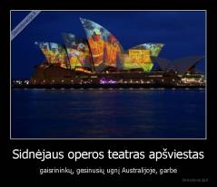 Sidnėjaus operos teatras apšviestas - gaisrininkų, gesinusių ugnį Australijoje, garbe