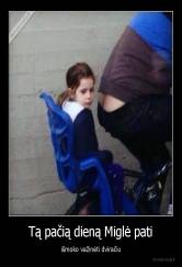 Tą pačią dieną Miglė pati - išmoko važinėti dviračiu