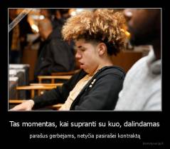 Tas momentas, kai supranti su kuo, dalindamas - parašus gerbėjams, netyčia pasirašei kontraktą