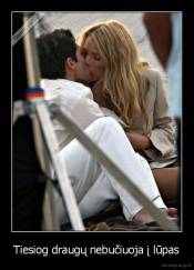 Tiesiog draugų nebučiuoja į lūpas - 