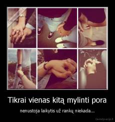 Tikrai vienas kitą mylinti pora - nenustoja laikytis už rankų niekada...