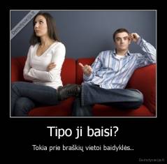 Tipo ji baisi? - Tokia prie braškių vietoi baidyklės..