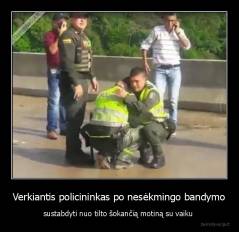 Verkiantis policininkas po nesėkmingo bandymo - sustabdyti nuo tilto šokančią motiną su vaiku 