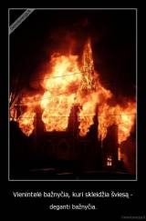 Vienintelė bažnyčia, kuri skleidžia šviesą - - deganti bažnyčia.