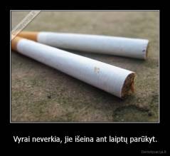 Vyrai neverkia, jie išeina ant laiptų parūkyt. - 