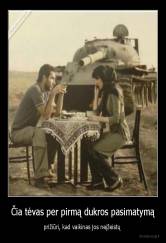 Čia tėvas per pirmą dukros pasimatymą - prižiūri, kad vaikinas jos neįžeistų 