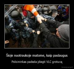 Šioje nuotraukoje matome, kaip paslaugus - Policininkas padeda įdiegti VLC grotuvą