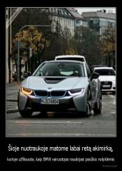 Šioje nuotraukoje matome labai retą akimirką, - kurioje užfiksuota, kaip BMW vairuotojas naudojasi posūkio rodyklėmis