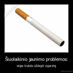 Šiuolaikinio jaunimo problemos: - vėjas trukdo uždegti cigaretę