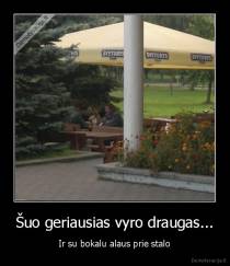 Šuo geriausias vyro draugas... - Ir su bokalu alaus prie stalo