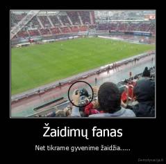 Žaidimų fanas - Net tikrame gyvenime žaidžia.....